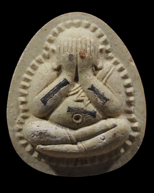 พระปิดตา "เหลือกิน เหลือใช้" เนื้อผง พิมพ์จัมโบ้ ฝังตะกรุดเงิน (หายาก) หลวงพ่อสมชาย ฐิตวิริโย วัดเข - 2