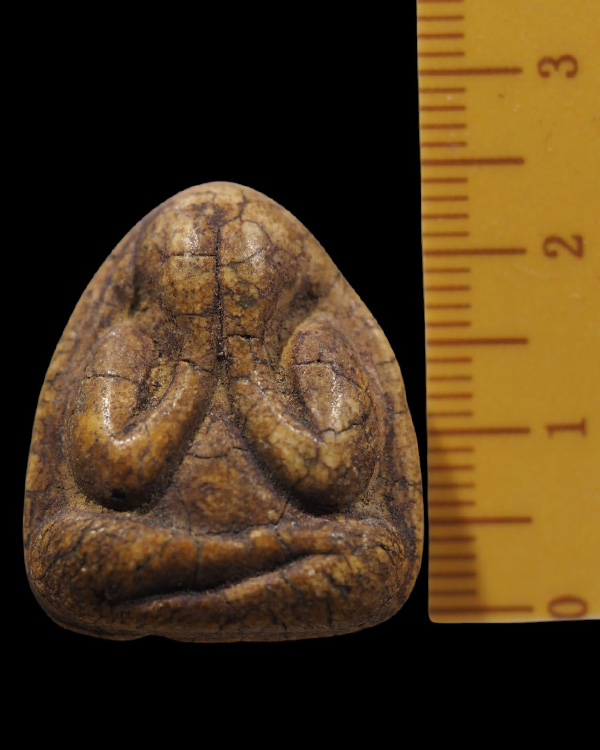 พระปิดตา หลังเบี้ย ยุคต้น หลวงพ่อปาน วัดเครือวัลย์   เนื้อผงผสมผงกะลา  สร้างน้อย หายาก  องค์สภาพผ่าน - 4