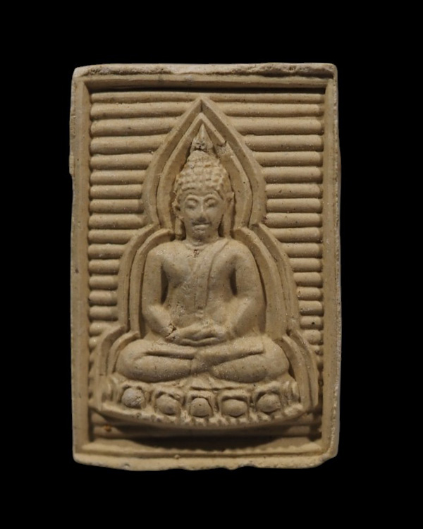 พระผงของขวัญหลังจีวร รุ่นแรก หลวงปู่ปันวัดแม่ยะ มวลสารหลักคือผงพรายกุมารหลวงปู่ทิม วัดระหารไร่ ส ปี  - 2