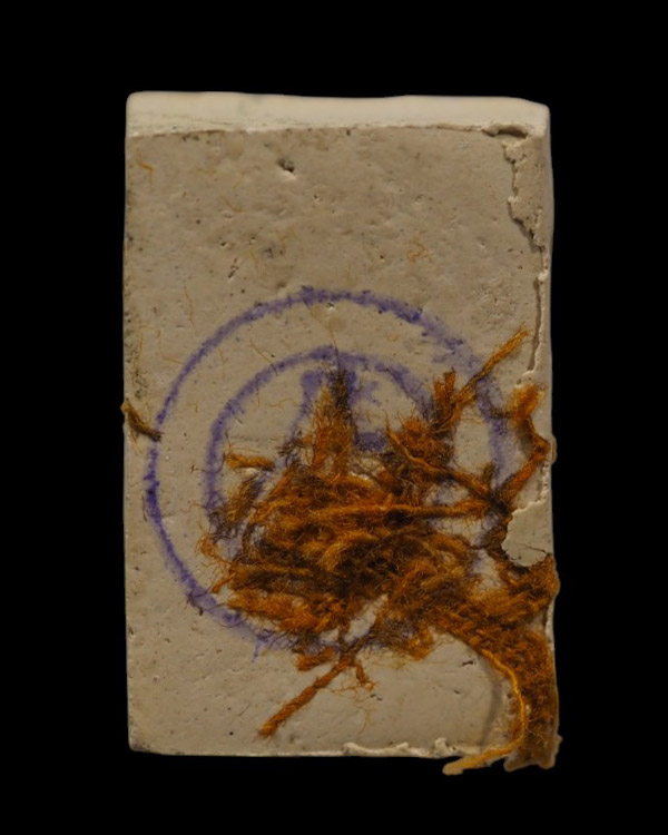 พระผงของขวัญหลังจีวร รุ่นแรก หลวงปู่ปันวัดแม่ยะ มวลสารหลักคือผงพรายกุมารหลวงปู่ทิม วัดระหารไร่ ส ปี  - 3