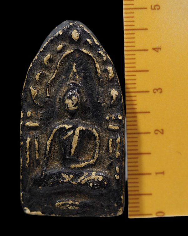 พระขุนแผน ซุ้มเรือนแก้ว พิมพ์ใหญ่  เนื้อผง ลงรักโบราณ  เก่าหนา เนื้อดี  องค์นี้พระเกจิสมัยก่อนสร้าง  - 4