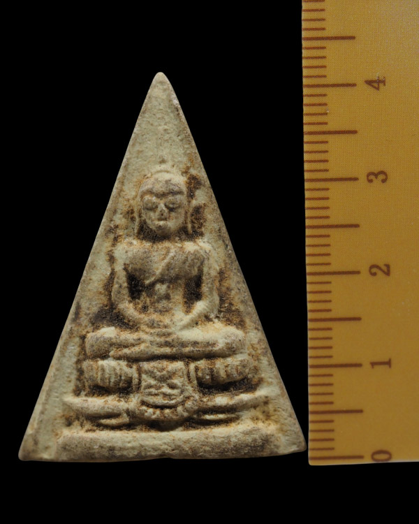 พระเนื้อผงวัดจักรวรรคิราชาวาส (วัดสามปลื้ม ) กทม. พระชุดนี้ออกเป็นที่ระลึกในงานฉลองศาลาการเปรียญปี 2 - 4