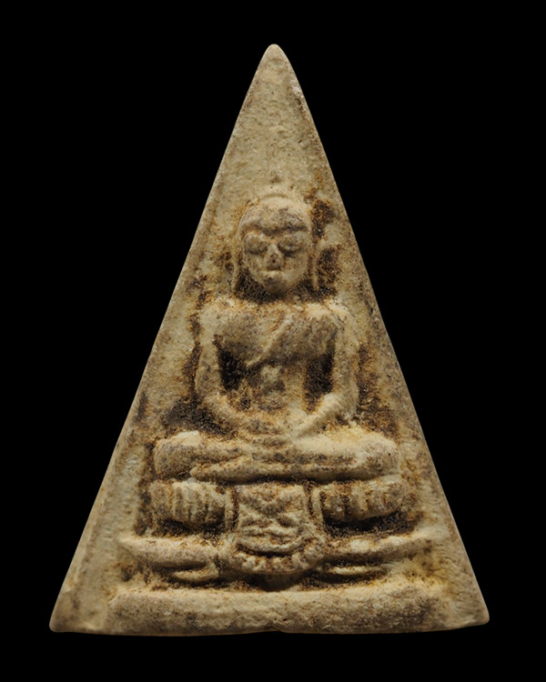 พระเนื้อผงวัดจักรวรรคิราชาวาส (วัดสามปลื้ม ) กทม. พระชุดนี้ออกเป็นที่ระลึกในงานฉลองศาลาการเปรียญปี 2 - 5