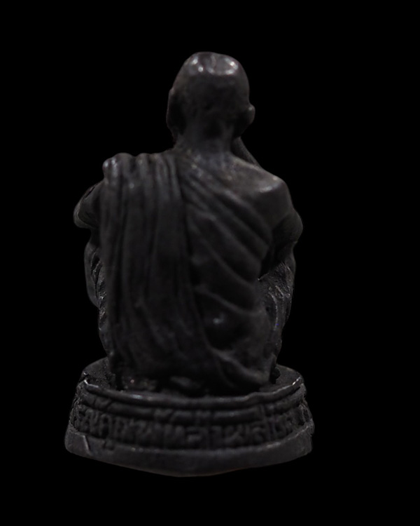 รูปหล่อพิมพ์เล็ก  หลวงพ่อคูณ วัดบ้านไร่ จ.นครราชสีมา  พิมพ์นั่งยอง ปี 2535 เนื้อทองแดง    ออกวัดปากบ - 3