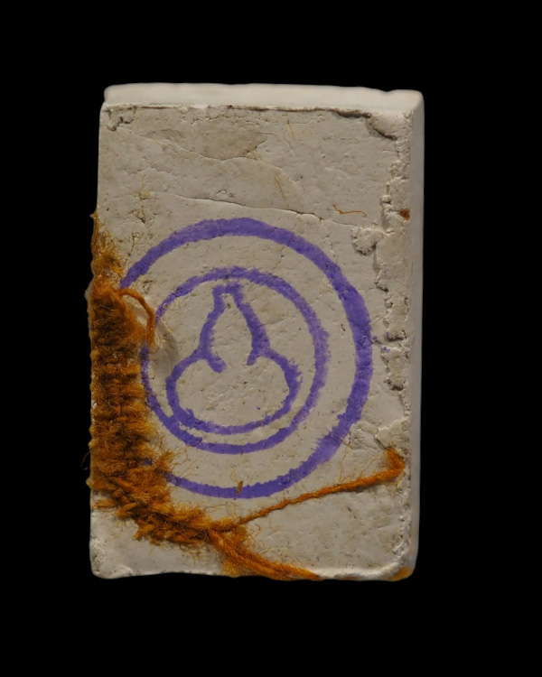 พระผงของขวัญหลังจีวร รุ่นแรก หลวงปู่ปันวัดแม่ยะ มวลสารหลักคือผงพรายกุมารหลวงปู่ทิม วัดระหารไร่ ส ปี  - 3