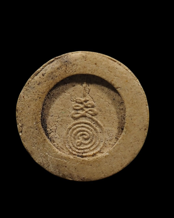 พระปิดตาจันทร์ลอย บัวบาน พิมพ์เล็กสุด(เม็ดกระดุม) ท่านเจ้าคุณวิเชียร วัดเครือวัลย์ จ.ชลบุรี ยุคแรก ห - 3