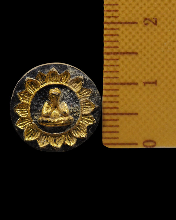 พระปิดตาจันทร์ลอย บัวบาน พิมพ์เล็กสุด(เม็ดกระดุม) ท่านเจ้าคุณวิเชียร วัดเครือวัลย์ จ.ชลบุรี ยุคแรก ห - 4