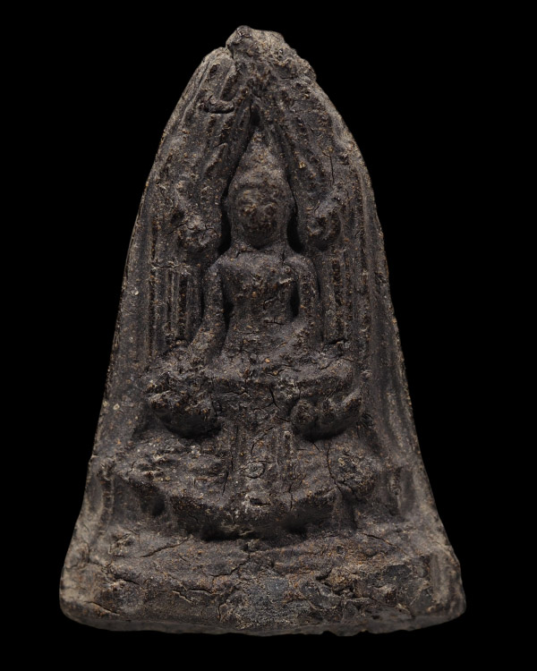 พระพิมพ์โคนสมอเนื้อผสมว่านจำปาสัก ว่านยาวิเศษ 108 ชนิด ยางไม้ ฯลฯ เป็นพระมากประสพการณ์ มีผลทางคงกระ - 2