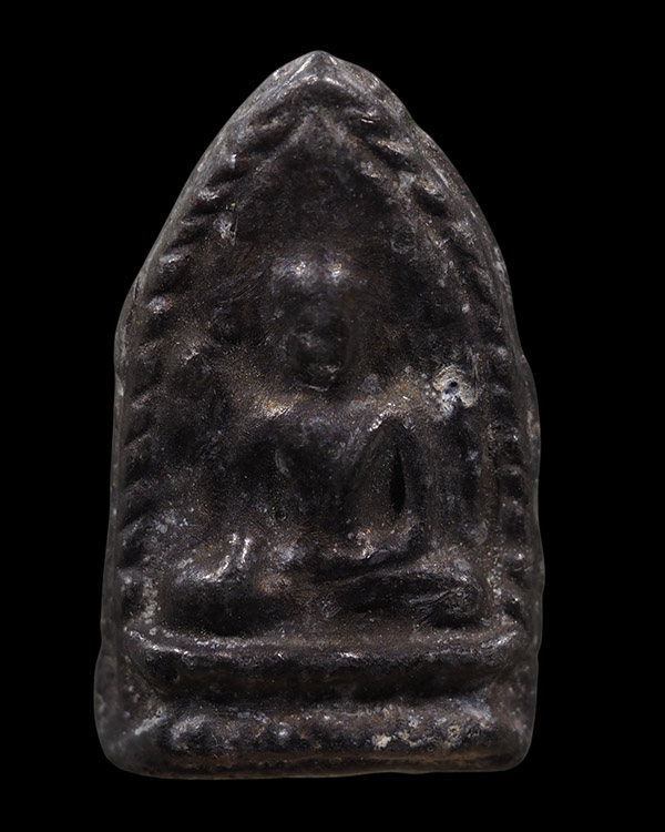 พระพิมพ์มารวิชัย ข้างเม็ด เนื้อตะกั่วถ้ำชา  หล่อโบราณ ด้านหลังจารยันต์  พระเก่ามาก ไม่ทราบที่ - 2