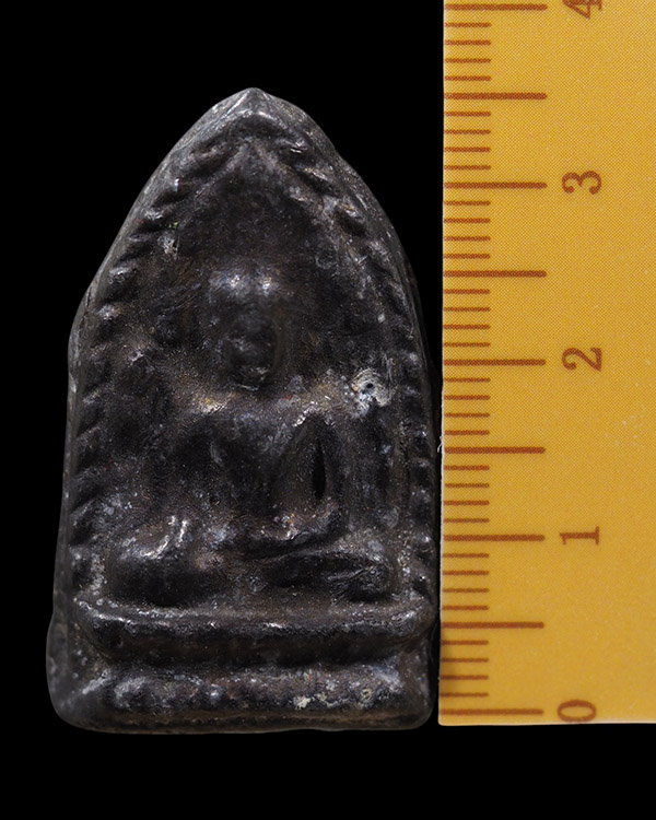 พระพิมพ์มารวิชัย ข้างเม็ด เนื้อตะกั่วถ้ำชา  หล่อโบราณ ด้านหลังจารยันต์  พระเก่ามาก ไม่ทราบที่ - 4