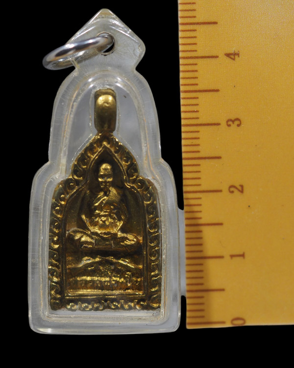 เหรียญหล่อระฆังไตรมาส  หล่อหูขวางเนื้อทองทิพย์ นั่งทับปืน M16 หลวงพ่อเปิ่น วัดบางพระ จังหวัดนครปฐม ห - 4