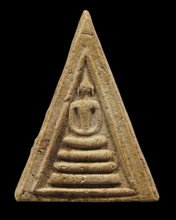 พระสมเด็จพิมพ์สามเหลี่ยม  หลวงปู่นาค วัดระฆังโฆสิตาราม กรุงเทพฯ มวลสารผสมผงเก่า สร้างประมาณยุค ปี 25 - 5