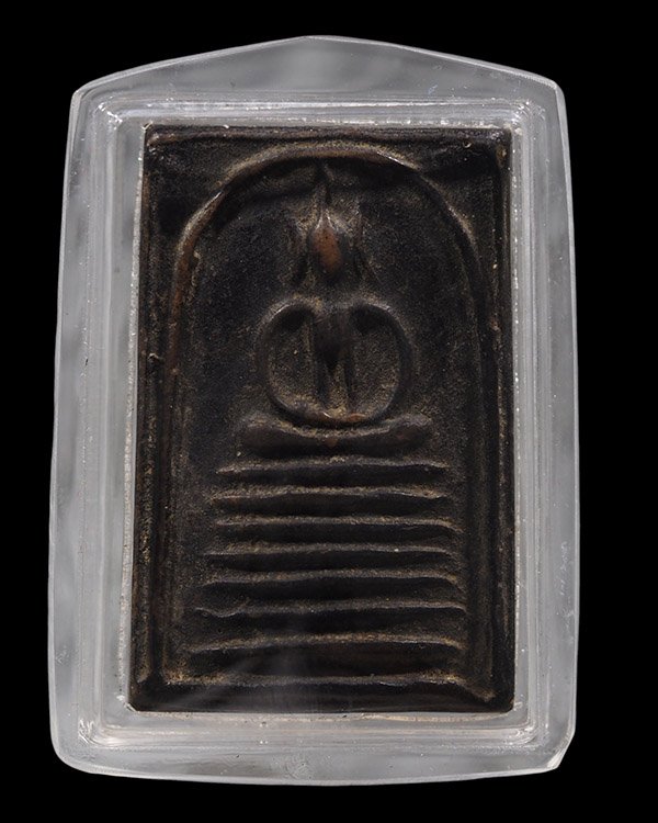 พระสมเด็จพิมพ์เกศไชโย เนื้อดินลงรักเก่า  พระเก่ามีอายุ  เลี่ยมจับขอบ(น่าจะเคยเลี่ยมทองมา)  เก่าสวยมี - 2