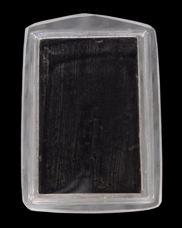 พระสมเด็จพิมพ์เกศไชโย เนื้อดินลงรักเก่า  พระเก่ามีอายุ  เลี่ยมจับขอบ(น่าจะเคยเลี่ยมทองมา)  เก่าสวยมี - 3