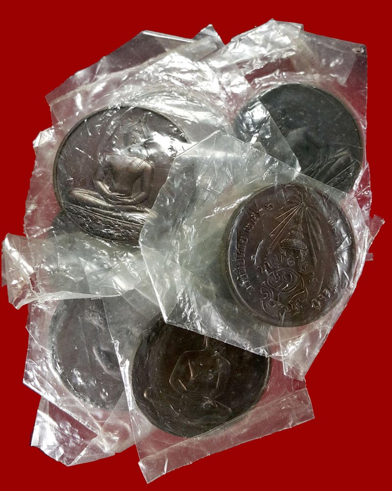 เหรียญพระพุทธสิหิงค์ หลังภปร. ที่ระลึกฉลอง 700 ปี ลายสือไทย ปี 2526 - 5