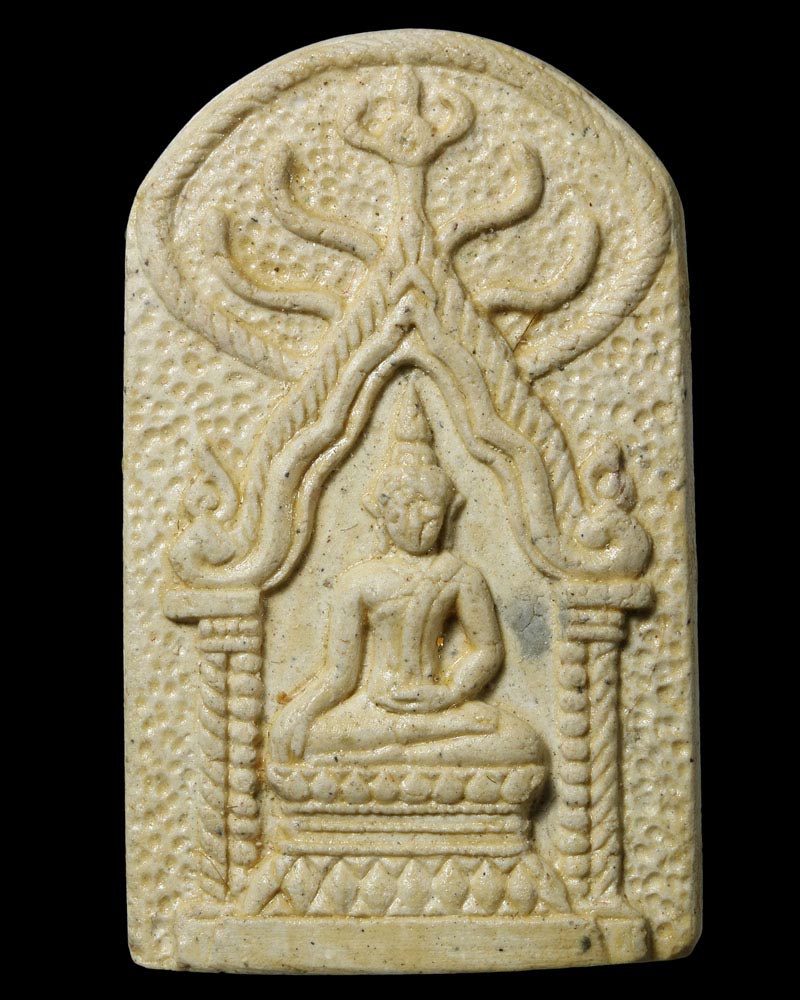 พระร่มโพธิ์ เพชรบูรณ์ เนื้อผงในกรุพ.ศ.2520 - 2