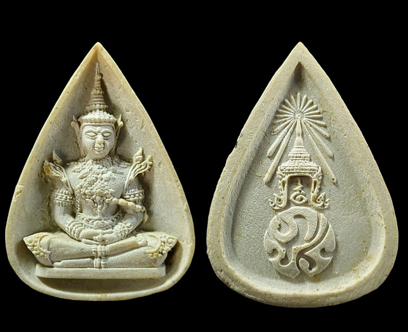 พระแก้วมรกต หลัง ภปร. (พิธี พระกริ่งปวเรศ ปี 2530) - 2