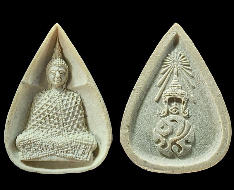 พระแก้วมรกต หลัง ภปร. (พิธี พระกริ่งปวเรศ ปี 2530) - 4