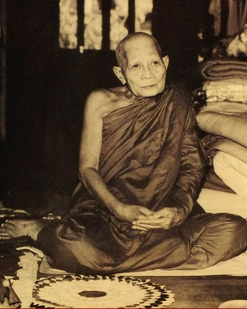 เหรียญหล่อใบโพธิ์พิมพ์เล็ก เนื้อนวโลหะ หลวงปู่แหวน สุจิณฺโณ พ.ศ.2526 - 5