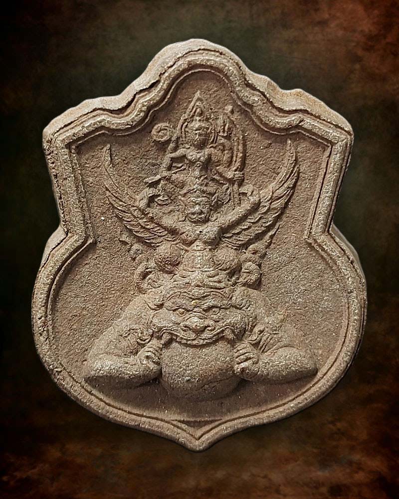 พระนารายณ์ทรงครุฑประทับราหู เจ้าคุณธงชัย วัดไตรมิตร รุ่นแรก ปี 2545 - 2