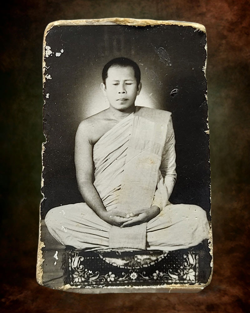 พระผงพิมพ์ หลวงพ่อ วัดไร่ขิง หลวงพ่อ ยงยุทธ วัดเขาไม้แดง ปี 2518 - 3