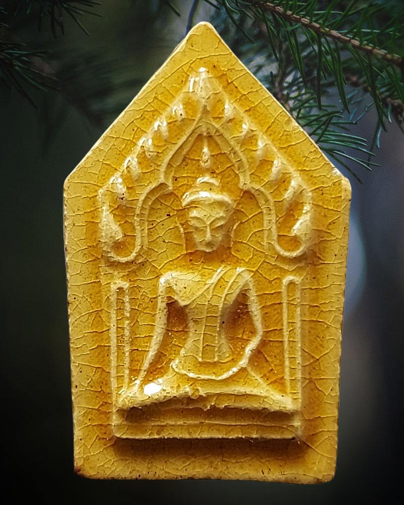 พระขุนแผน เนื้อดินเคลือบเหลือง พิธีมหาจักรพรรดิตราธิราช - 2