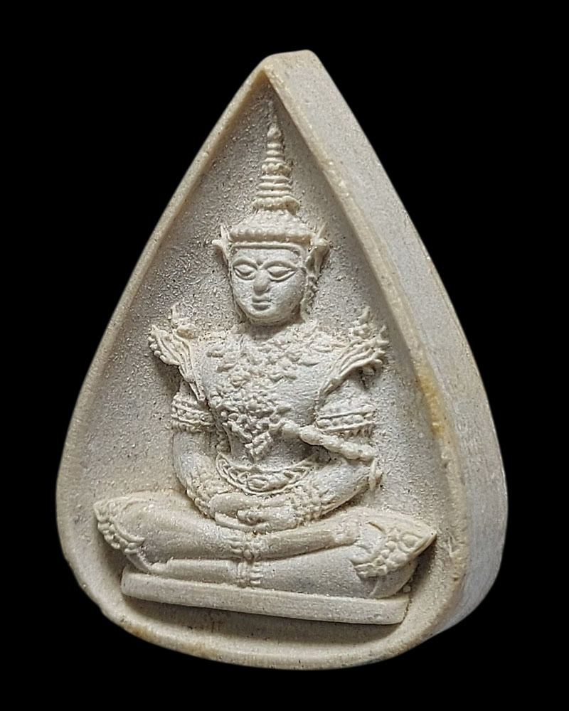 พระแก้วมรกต หลัง ภปร. (พิธี พระกริ่งปวเรศ ปี 2530) - 2