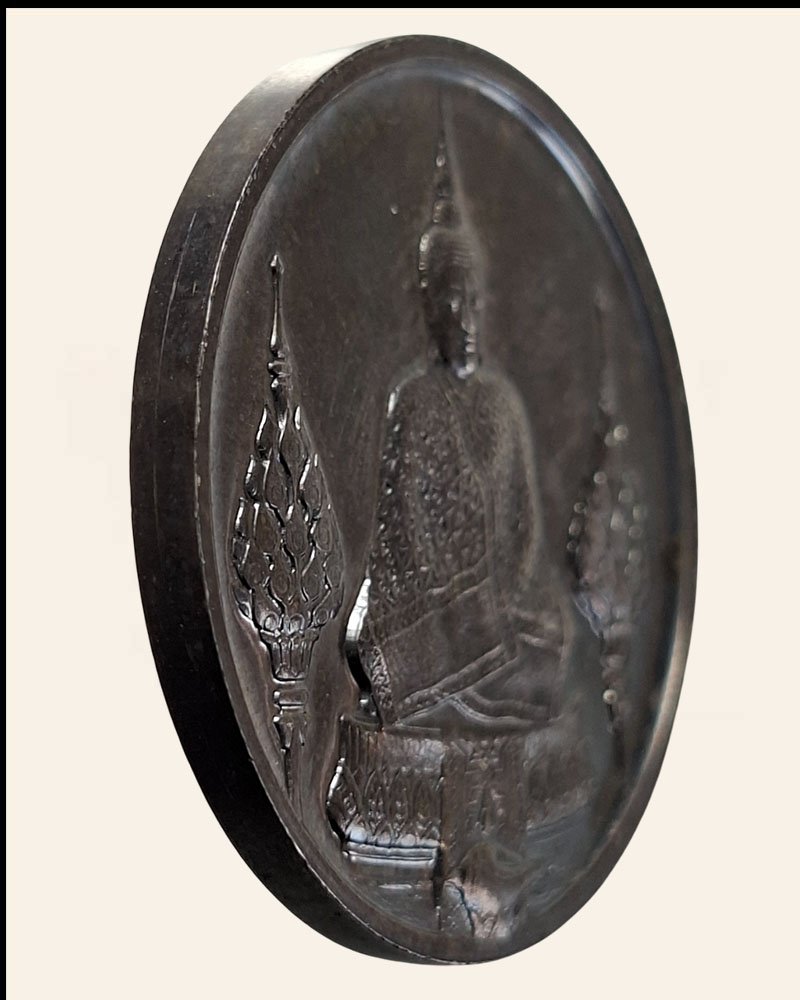 เหรียญพระแก้วมรกต ภปร ฉลองกรุงรัตนโกสินทร์ 200 ปี เนื้อเงิน - 5