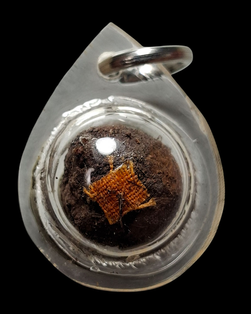 ชานหมาก จีวร เกศา หลวงปู่ทองดำ วัดท่าทอง - 2