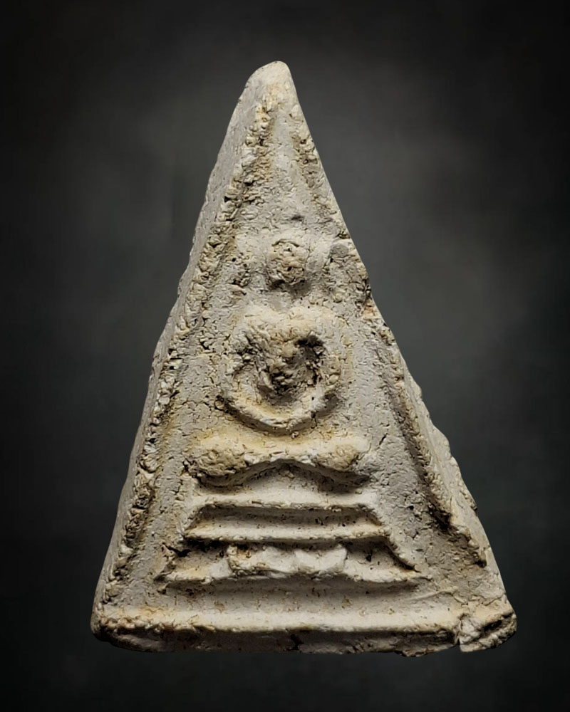 พระผงอิทธิเจ พิมพ์สมเด็จสามเหลี่ยม  หลวงพ่อผึ่ง วัดสว่างอารมณ์ราษฎร์ - 2