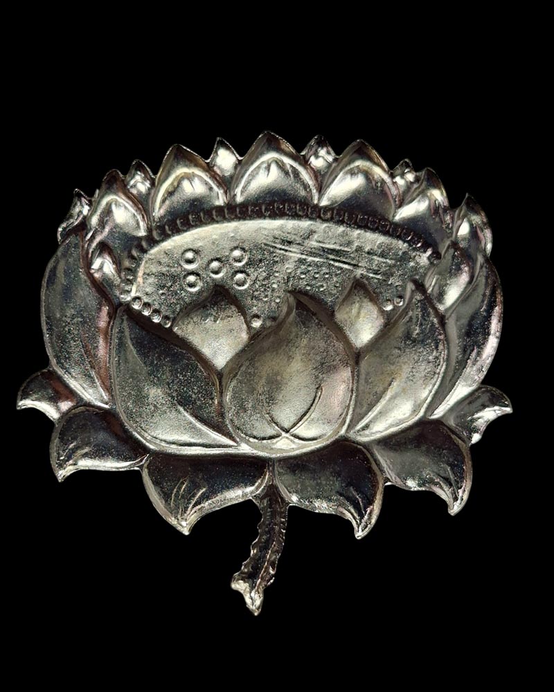 แผ่นปั๊ม ดอกบัวเงิน ดอกบัวทอง หลวงพ่อวิริยังค์ วัดธรรมมงคล ปี 2528 - 5