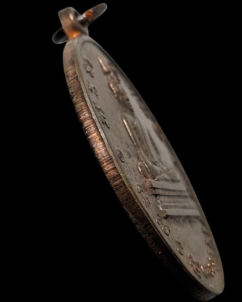 เหรียญหลวงพ่อโบสถ์น้อย  วัดอมรินทราราม   เนื้อนวะโลหะ  (1)  - 4