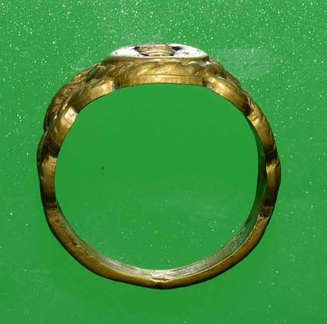 เเหวนพระเก่าไม่รู้ที่ครับ