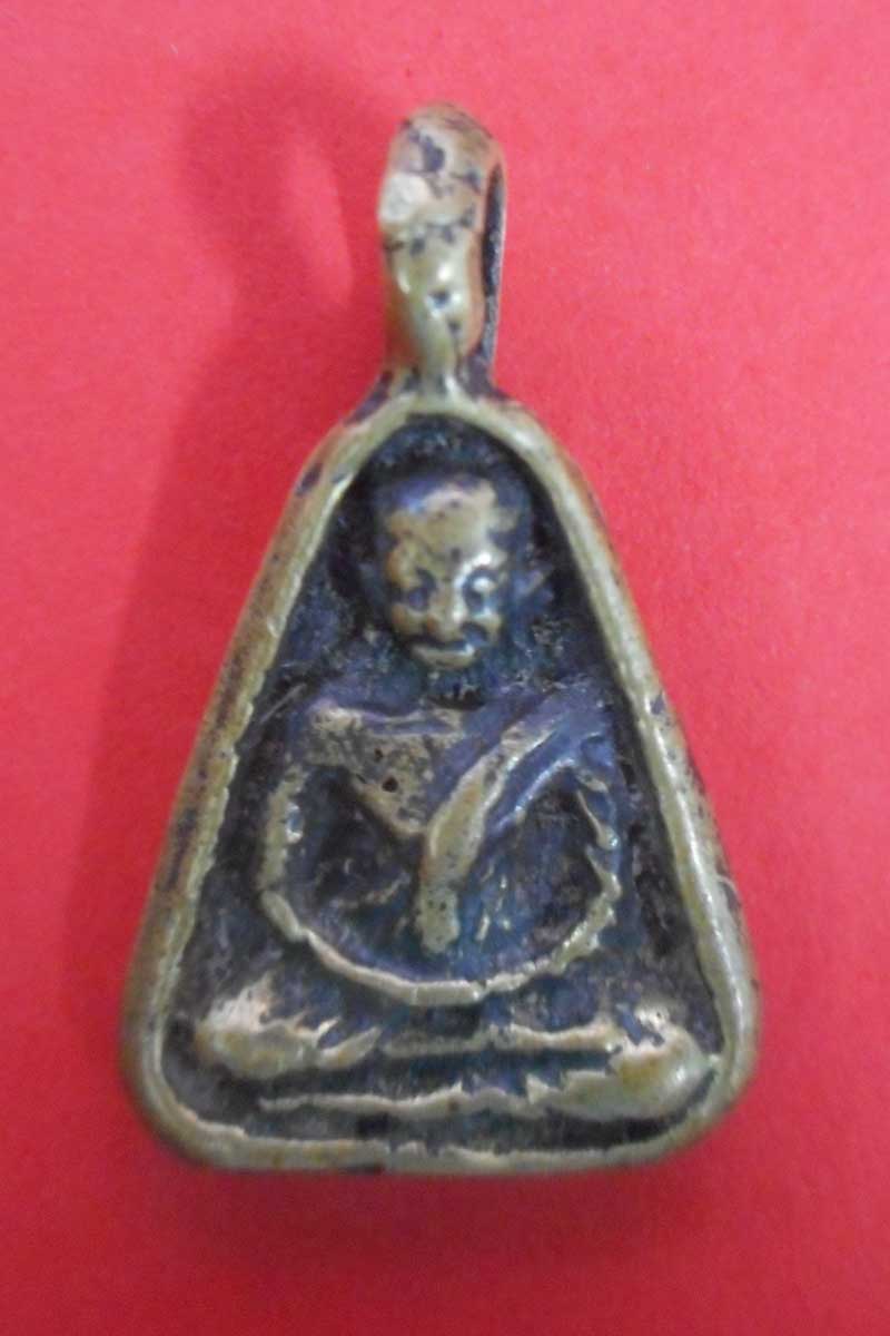 รบกวนท่านผู้รู้ดูให้ทีครับ เหรียญหล่อหลวงพ่อเงิน พิมพ์จอบเล็กครับ