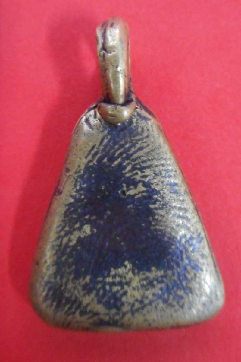 รบกวนท่านผู้รู้ดูให้ทีครับ เหรียญหล่อหลวงพ่อเงิน พิมพ์จอบเล็กครับ