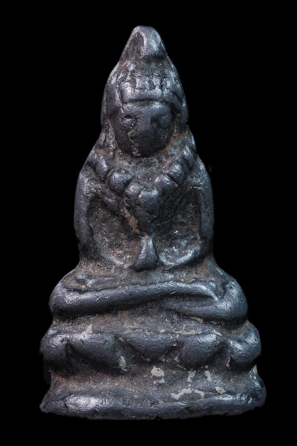 ใช่พิมพ์เขื่อนใหญ่หลวงปู่เอี่ยมวัดหนัง กรุงเทพฯ สอบถามครับ