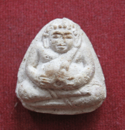 รบกวนสอบถามพระสังกจายน์เนื้อผงหลังยันต์ครับ