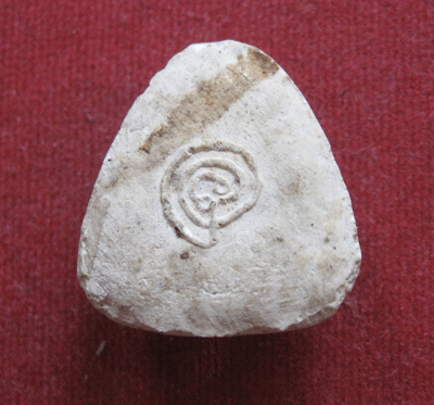 รบกวนสอบถามพระสังกจายน์เนื้อผงหลังยันต์ครับ