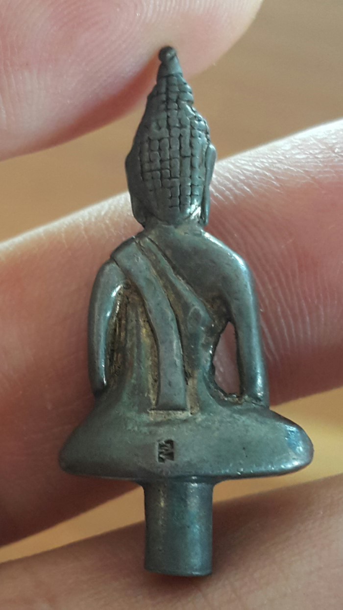 พระยอดธงเนื้อเงินมีโค๊ต