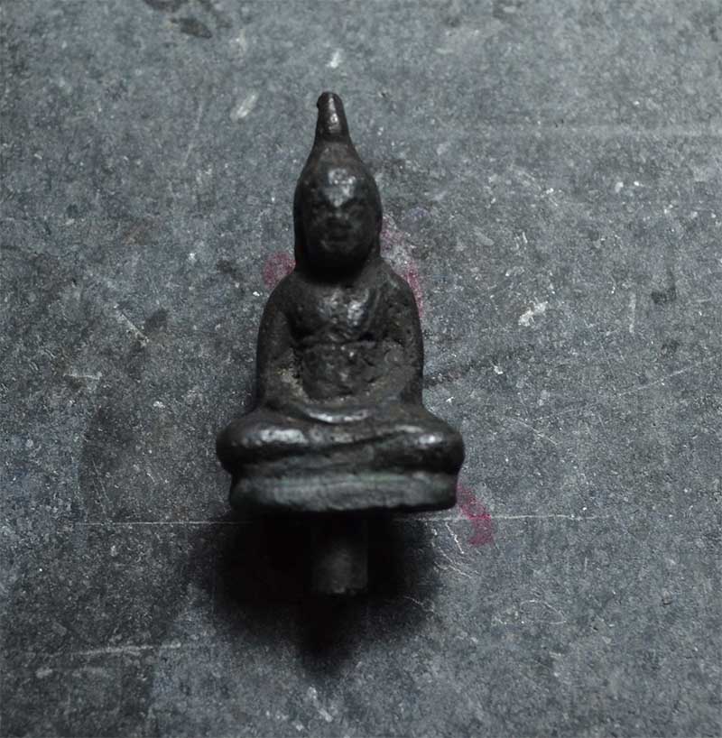 พระยอดธงเนื้อแร่ครับ 