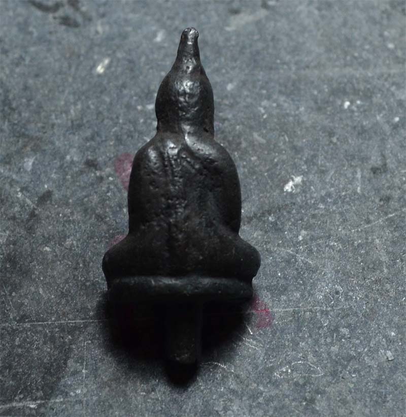 พระยอดธงเนื้อแร่ครับ 