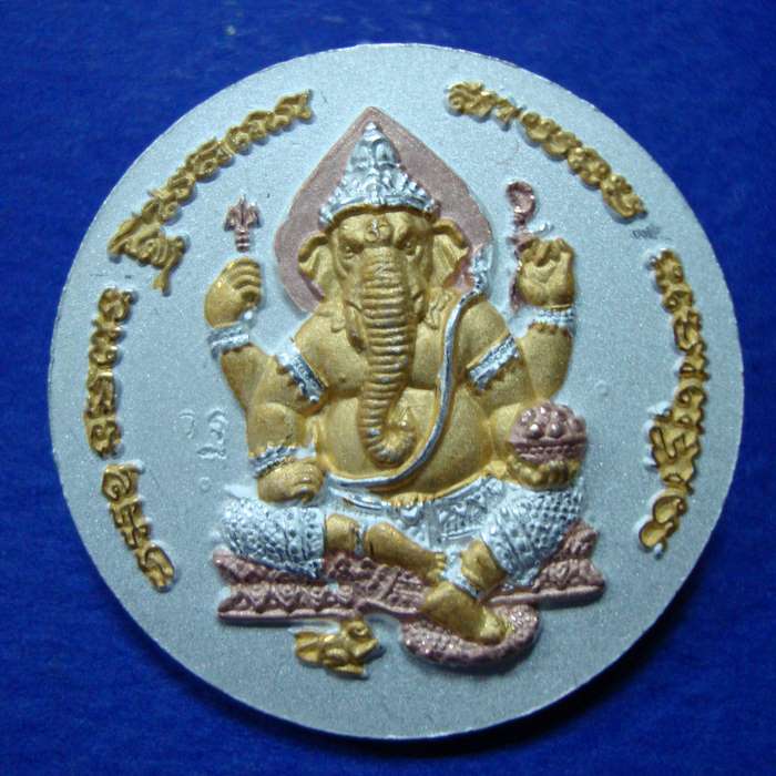 พี่ๆช่วยดูเหรียญหลวงพ่อเพี้ยนให้ด้วยครับ