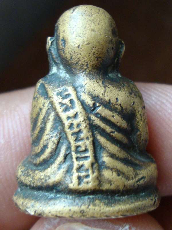 รบกวนพี่ๆผู้รู้ช่วยดูหลวงพ่อเงินอีกองค์ครับ