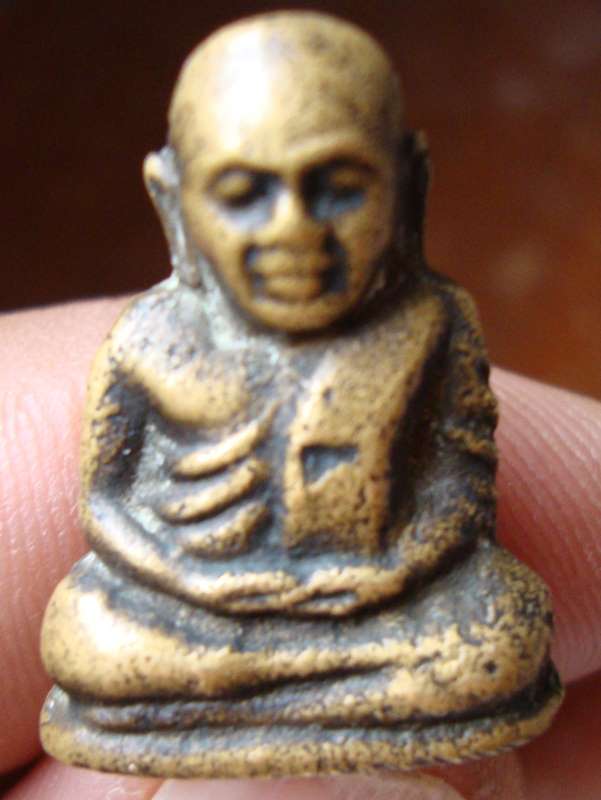 รบกวนพี่ๆผู้รู้ช่วยดูหลวงพ่อเงินอีกองค์ครับ