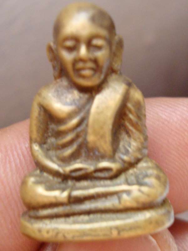 รบกวนพี่ๆผู้รู้ช่วยดูหลวงพ่อเงินอีกองค์ครับ