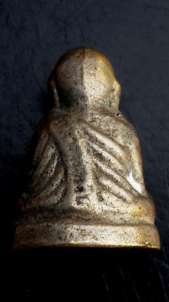 สอบถามรูปหล่อหลวงพ่อเงินครับ 