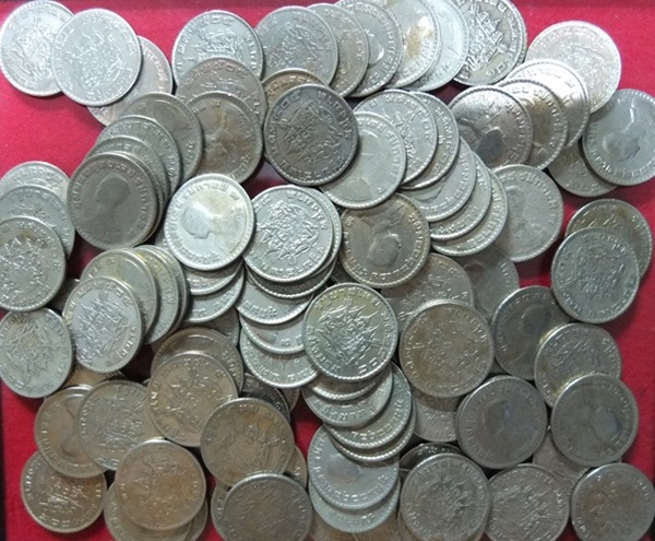 เหรียญ1บาทด้านหลังตราแผ่นดินปี2505 จำนวน100 เหรียญ (ผ่านการใช้งาน)