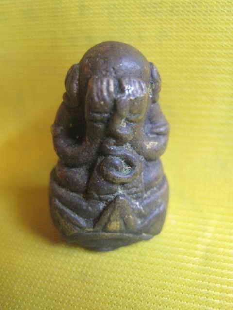 ช่วยดูพระปิดตาให้หน่อยครับไม่รู้วัดไหนรุ่นอะไร ขอบคุณครับ