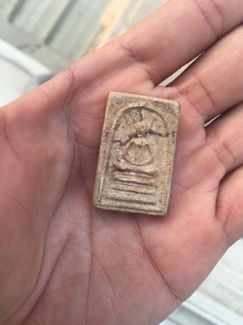 สอบถามคับ ไม่ทราบว่าแท้รึเปล่า 