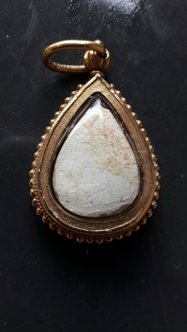 รบกวนผู้รู้ว่าเป็นพระอะไร ออกจากที่ไหน ดีมัยครับ